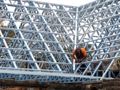 Detail příhradové konstrukce vazníků z lehké oceli