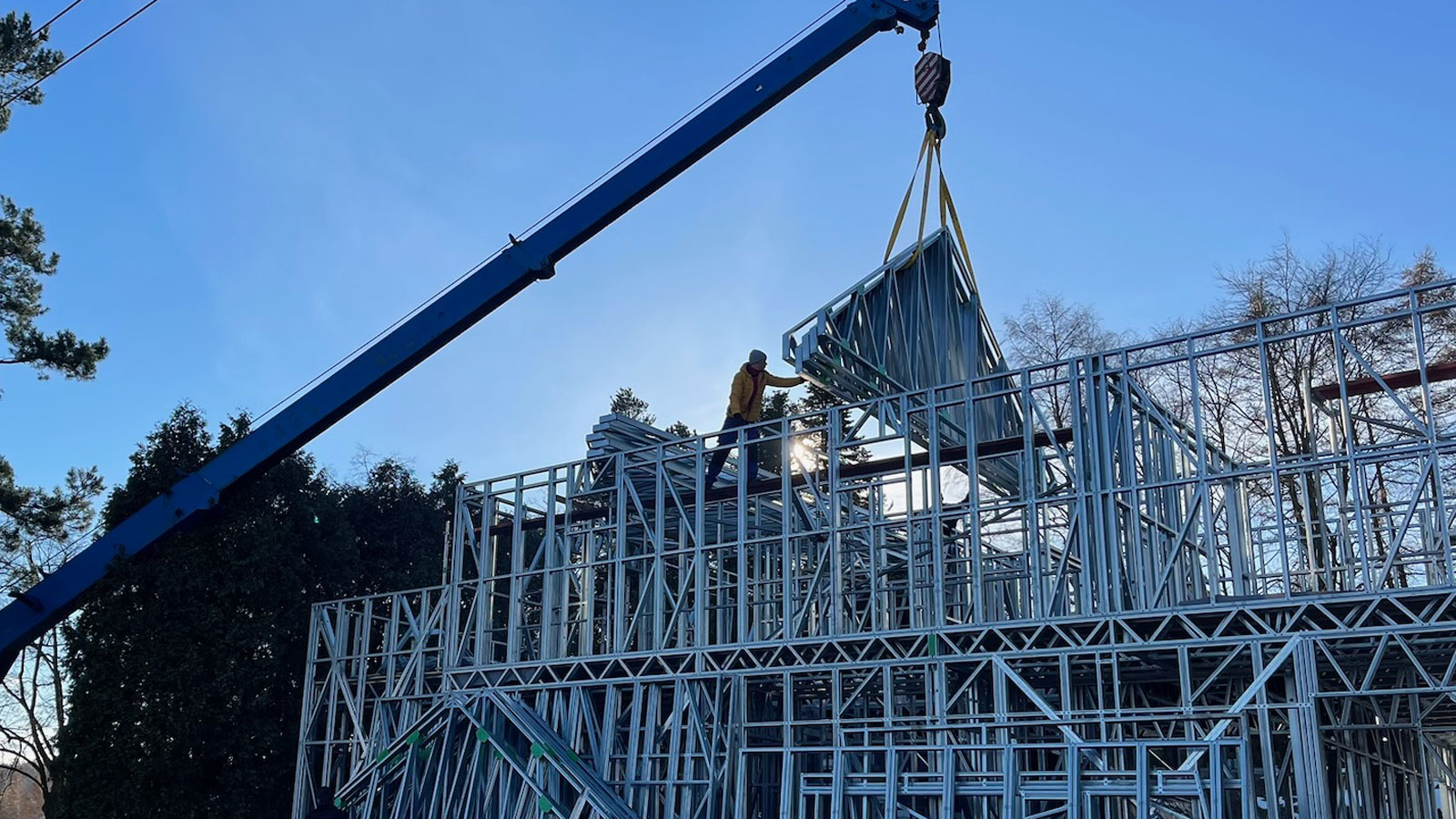 Vřesina — detail ocelové střešní konstrukce z LGSF vazníků